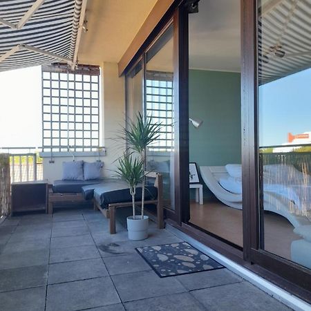 Budget Suite Mit Balkon - Privatzimmer In Wohnung - Netflix & Minibar Inklusive Koblenz  Exterior photo