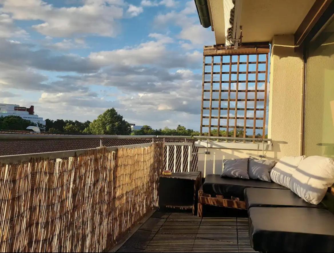 Budget Suite Mit Balkon - Privatzimmer In Wohnung - Netflix & Minibar Inklusive Koblenz  Exterior photo