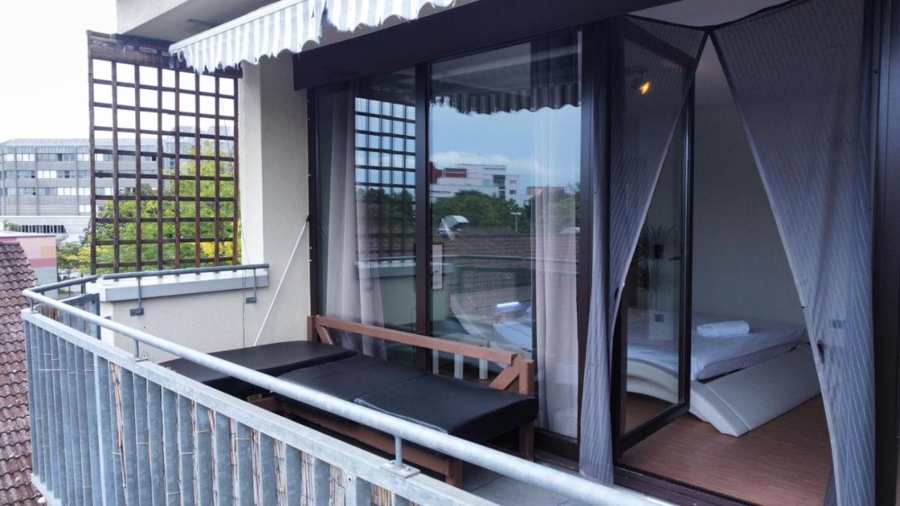 Budget Suite Mit Balkon - Privatzimmer In Wohnung - Netflix & Minibar Inklusive Koblenz  Exterior photo